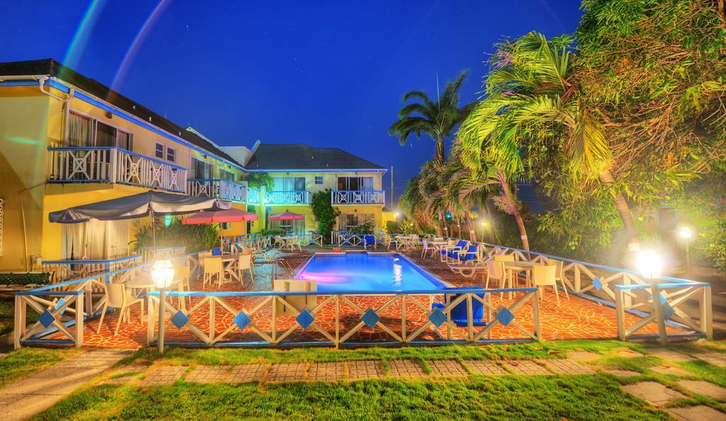 Anchorage Inn Dickenson Bay エクステリア 写真