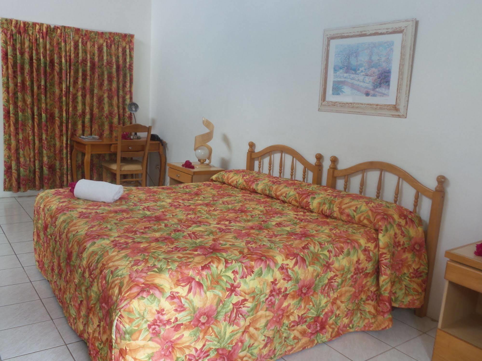 Anchorage Inn Dickenson Bay エクステリア 写真