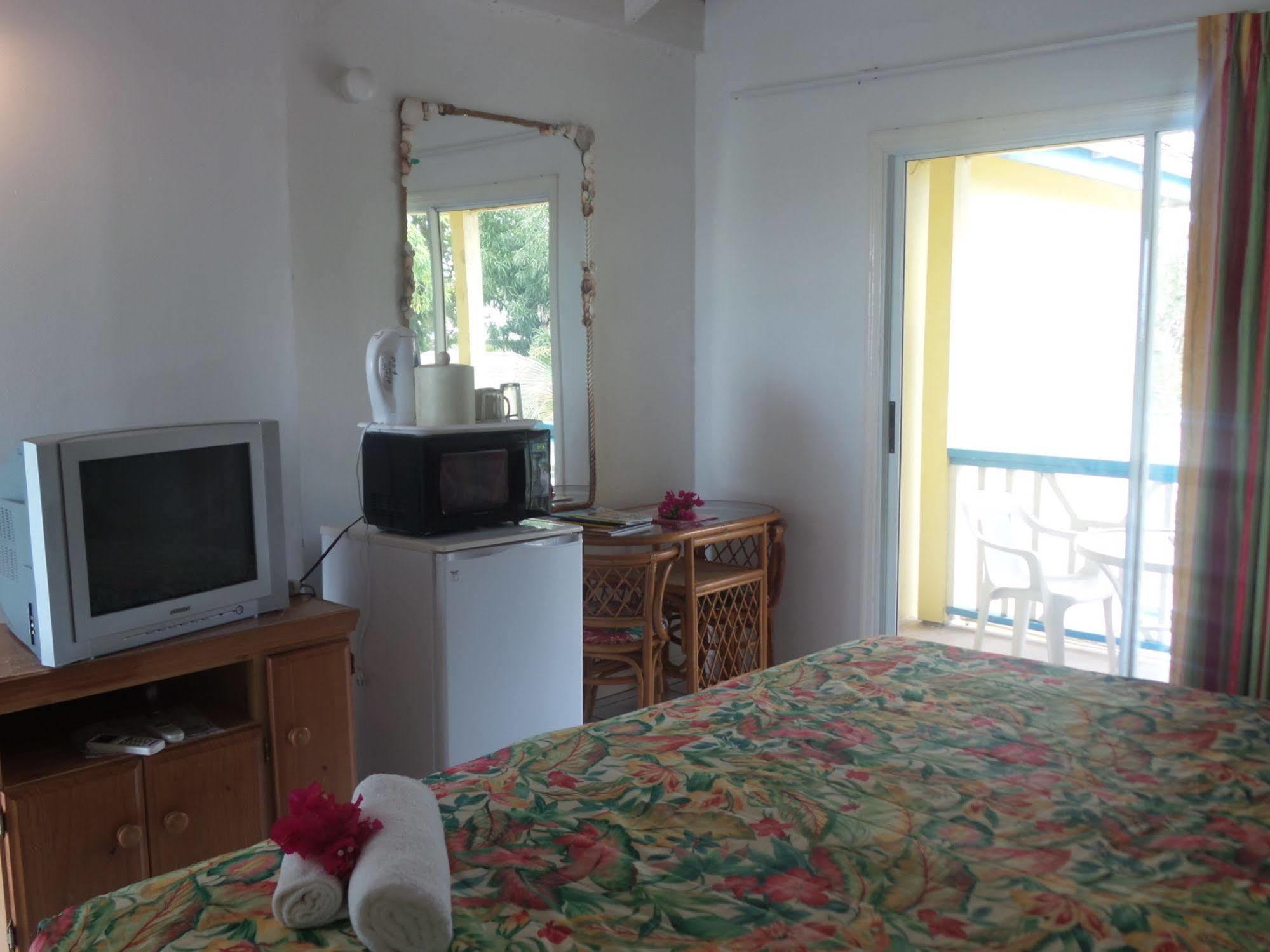 Anchorage Inn Dickenson Bay エクステリア 写真