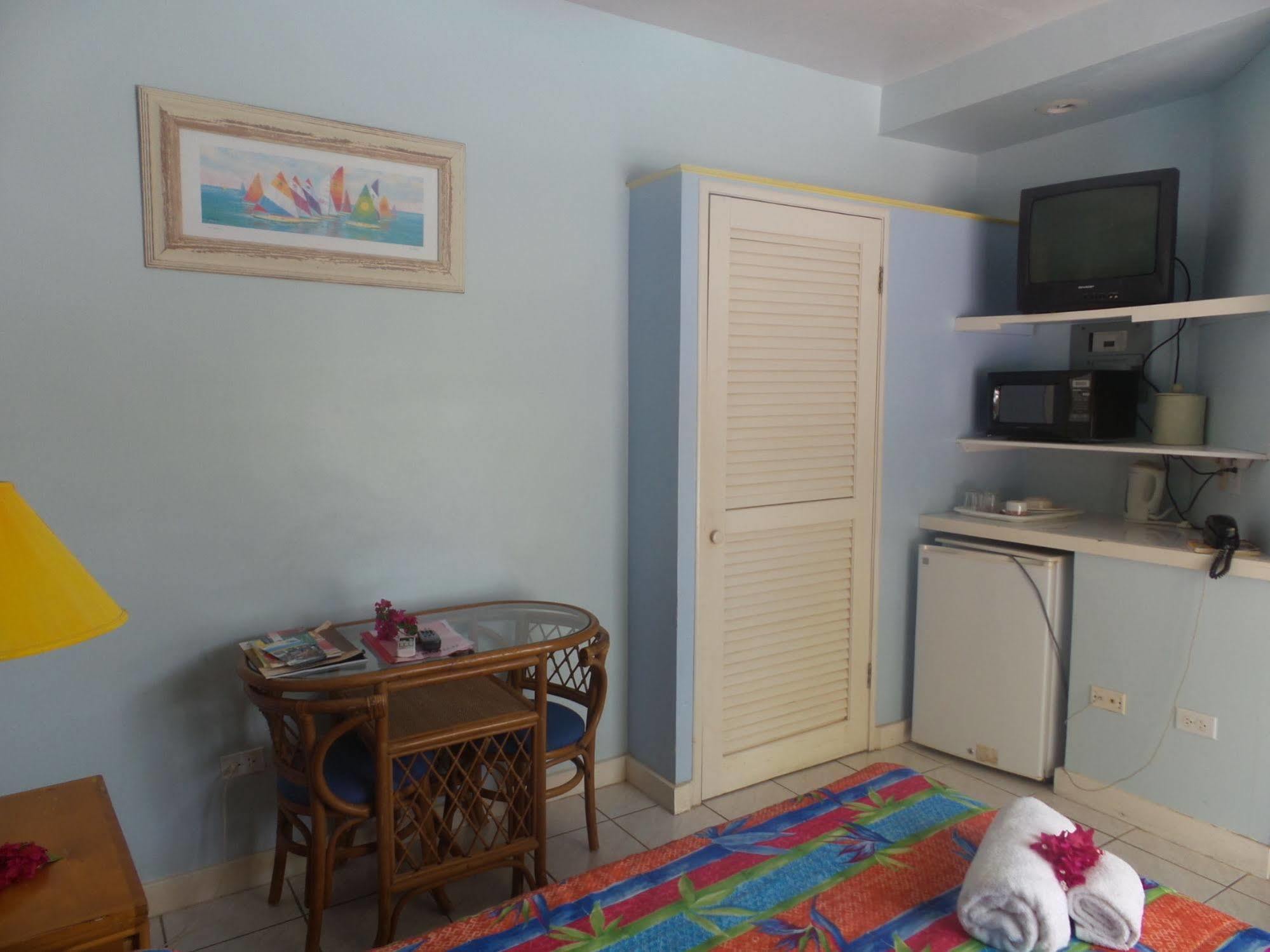 Anchorage Inn Dickenson Bay エクステリア 写真