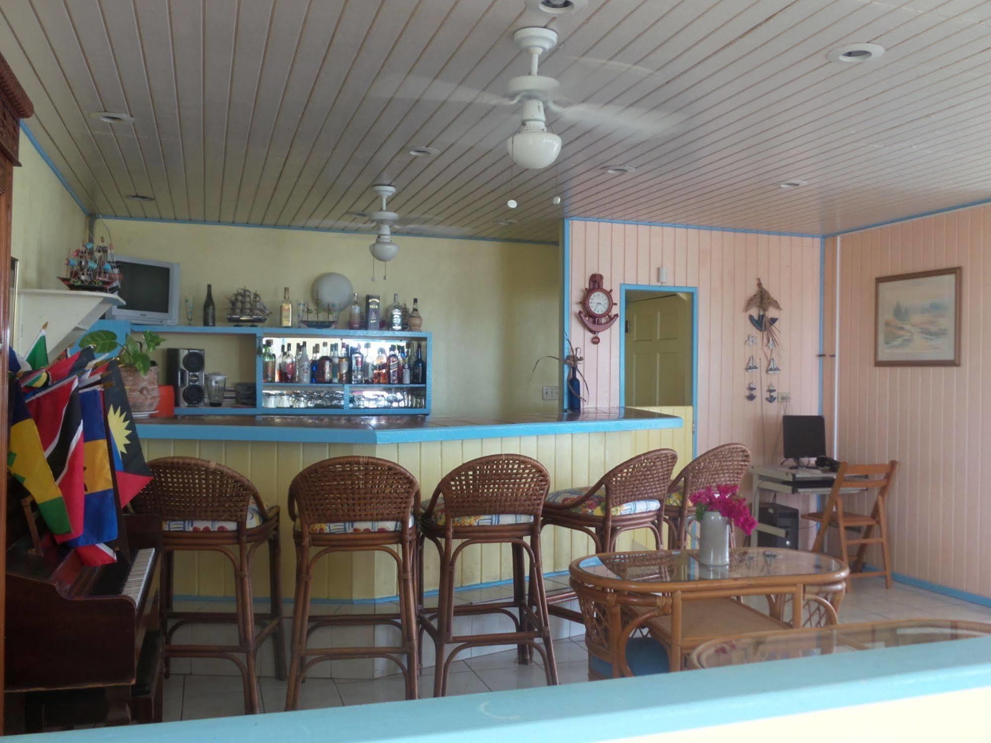 Anchorage Inn Dickenson Bay エクステリア 写真