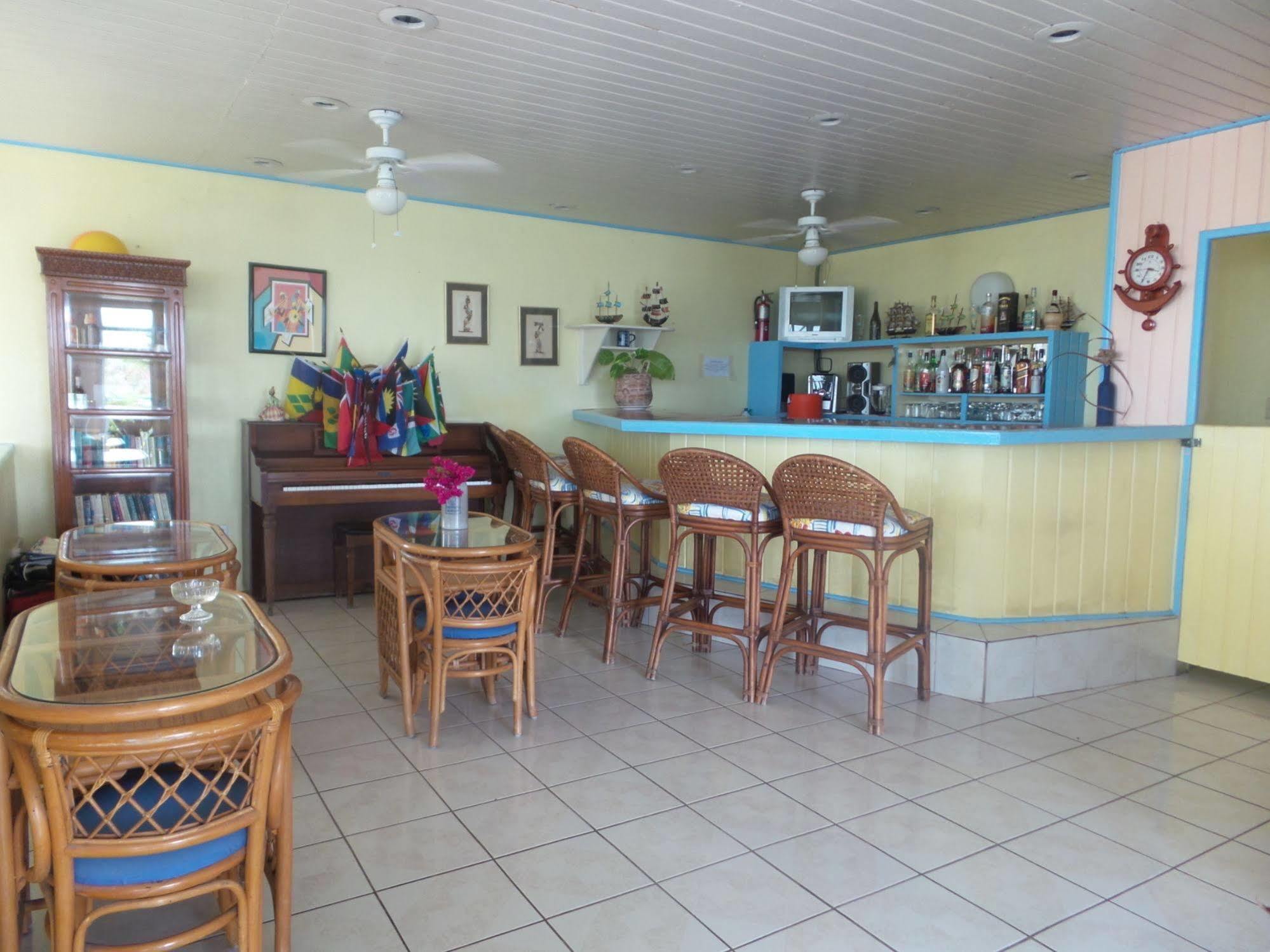 Anchorage Inn Dickenson Bay エクステリア 写真